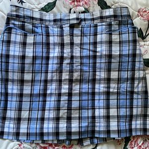 IZOD Skort like new navy plaid size 8
